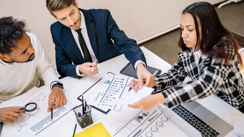 Team reviewing weekly SEO report alerts and recommended fixes